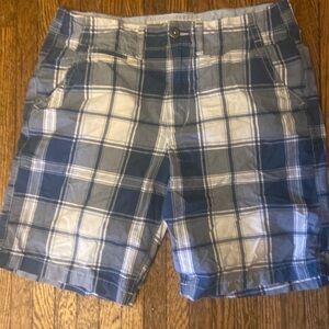 American eagle classic length short. Size 32. Navy blue